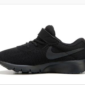NWT Nike – Tanjun Sneaker (Kid)
Black / 2.5